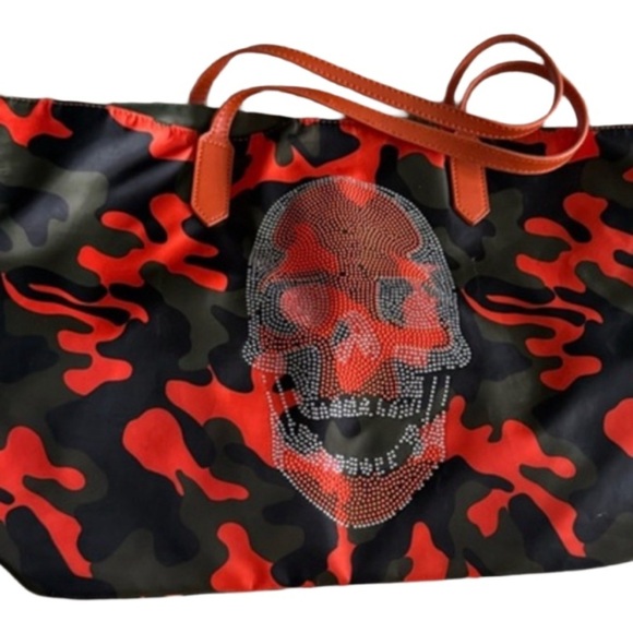 Stylish Camouflage Tote Bag with Skull Design - Picture 1 of 6